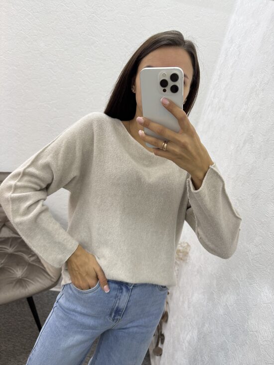 Džemperis ar garām piedurknem.