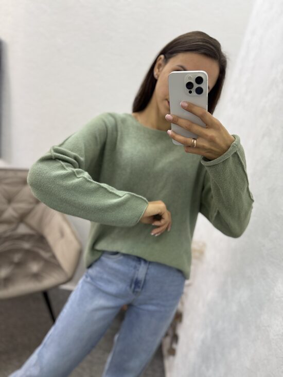 Džemperis ar garām piedurknēm.