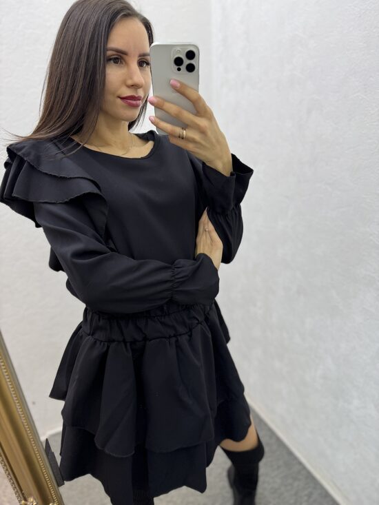 Skaista piegriezuma kleitiņa.