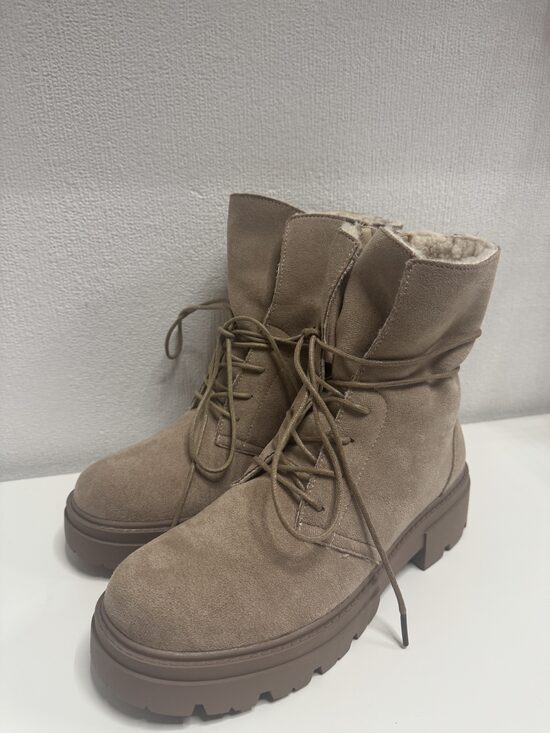 Bēši zābaki ar siltinājumu.