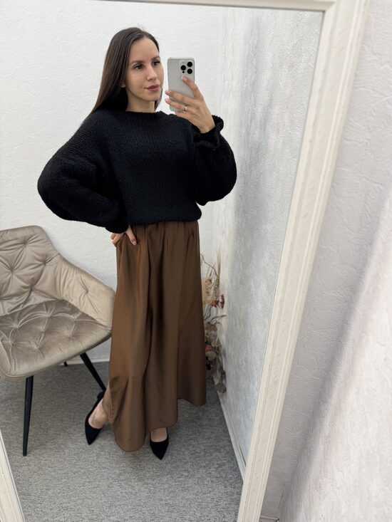 Sievišķīgi svārki.