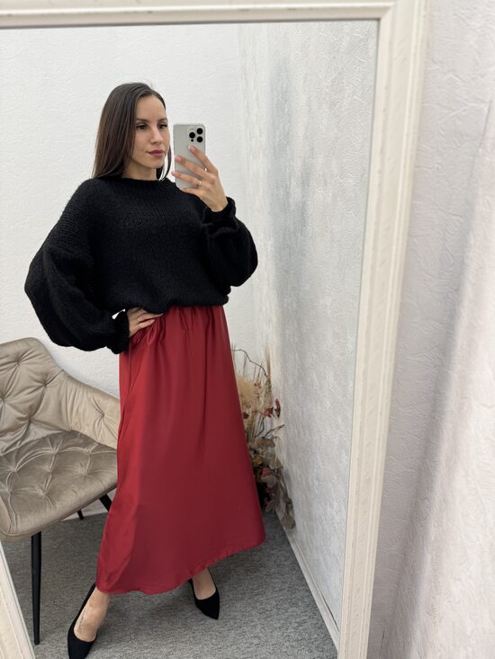 Sievišķīgi svārki.