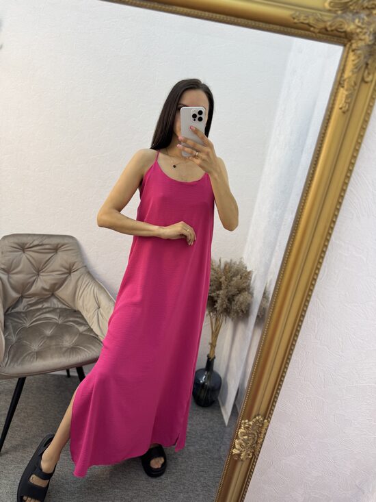 Vasaras kleita ar krustotu mugurpusi.