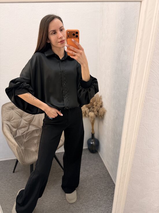 Satīna tipa blūze.