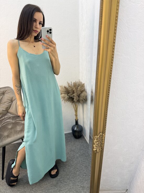 Vasaras kleita ar krustotu mugurpusi.