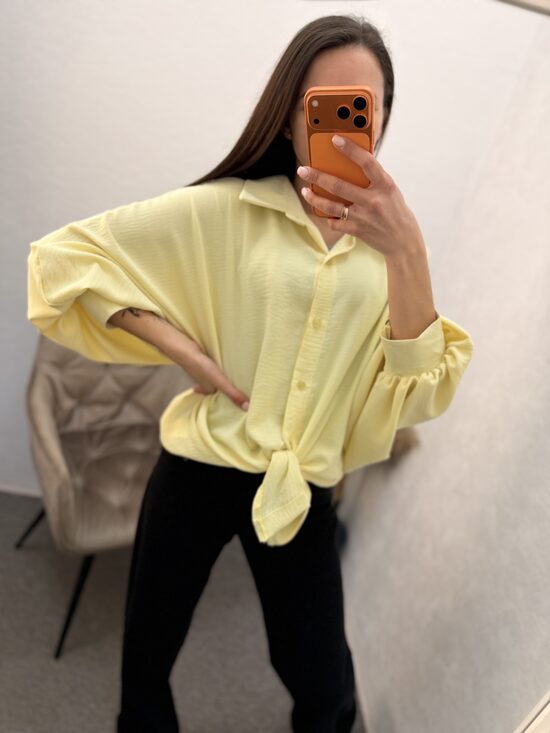 Blūze ar balona tipa rokām.