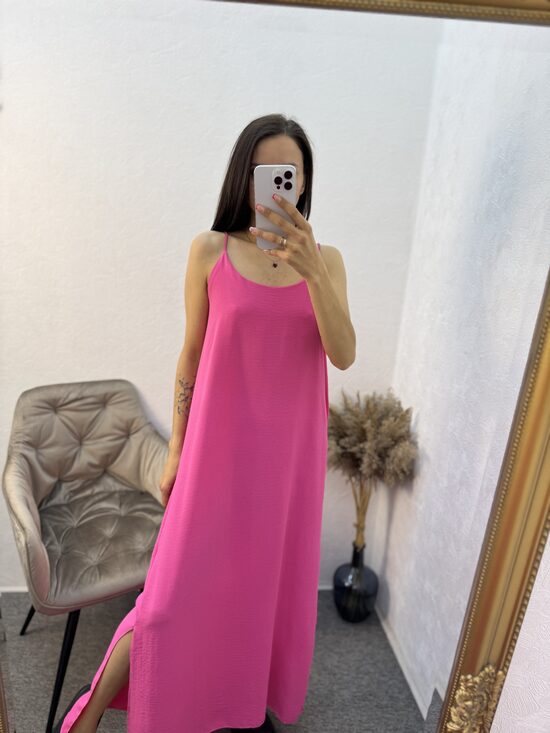 Vasaras kleita ar krustotu mugurpusi.