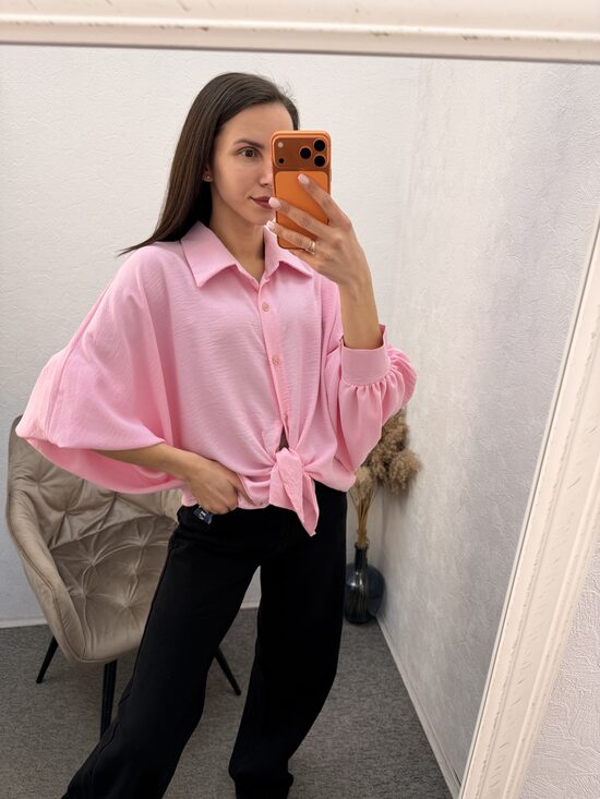 Blūze ar balona tipa rokām.