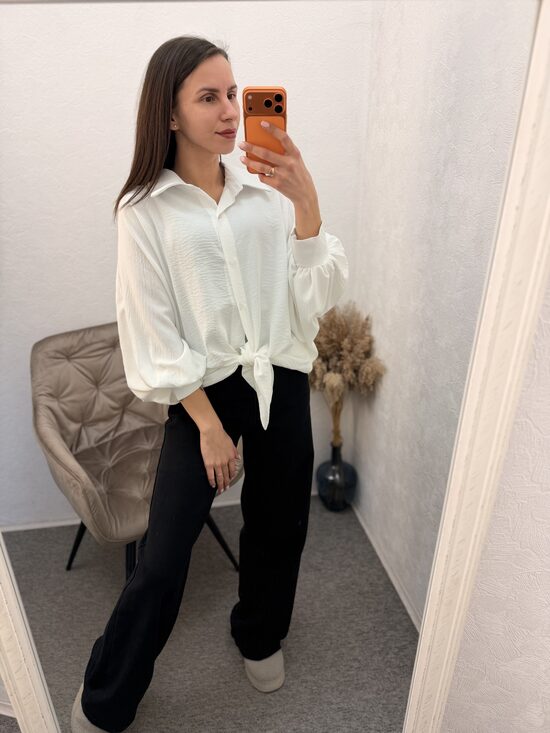 Blūze ar balona tipa rokām.