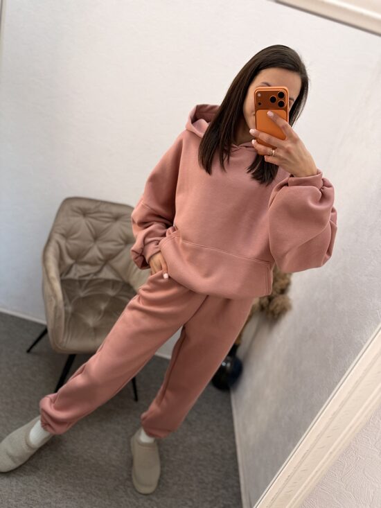 Siltināts brīva laika komplekts.