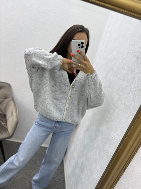 Jaciņa ar zelta krāsas podziņām